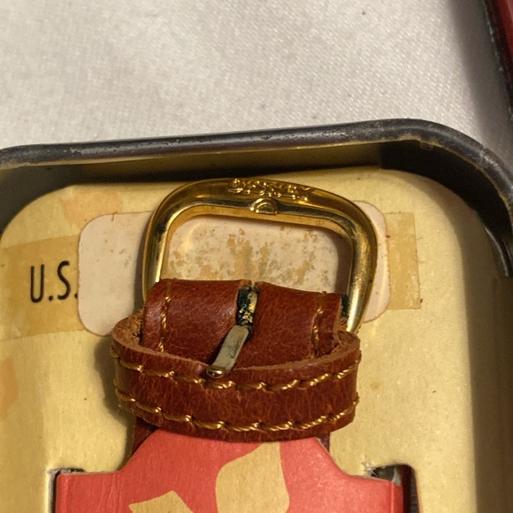 Vintage Disney Pocahontas watch with box - Picture 7 of 11